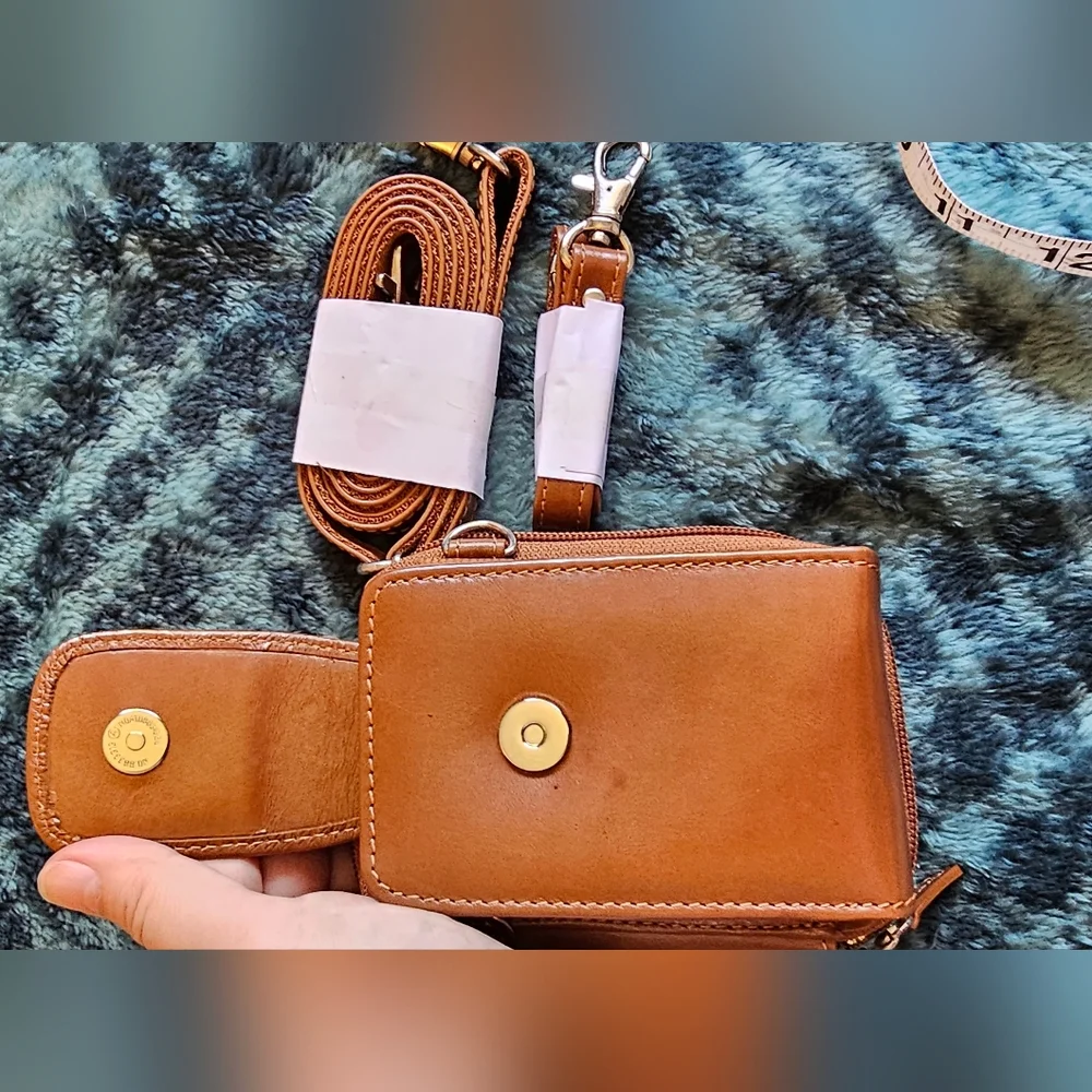 Leather WalletBe wallet with‎ two straps